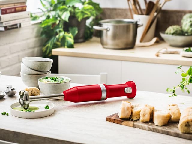 Rød trådløs KitchenAid stavmikser
