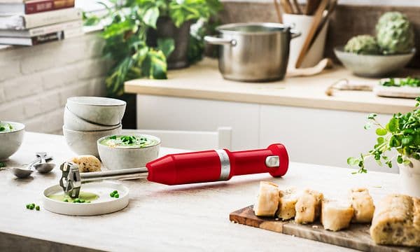 Punainen langaton KitchenAid-sauvasekoitin