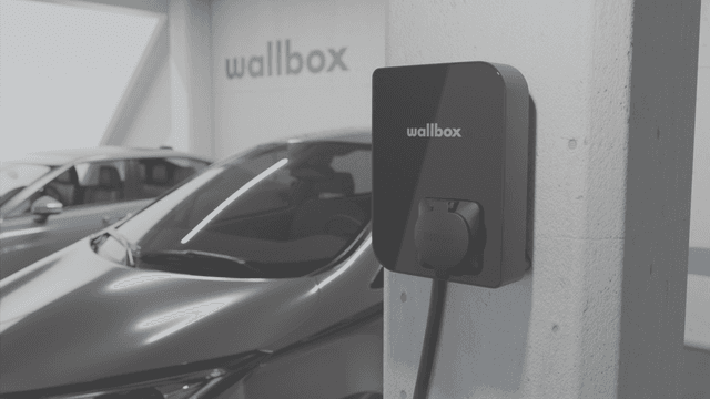 Produktkarusell med Wallbox-bakgrunn