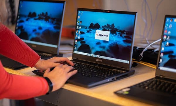 UL booting 3DMark on a gaming laptop