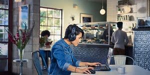 Woman-gaming-at-a-cafe