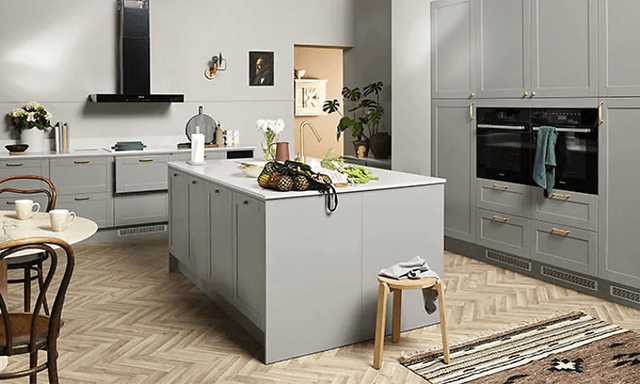 Epoq Shaker Steel Grey kjøkken med kjøkkenøy