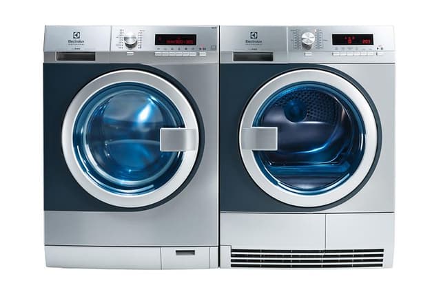 Electrolux myPRO vaskemaskin og tørketrommel ved siden av hverandre.