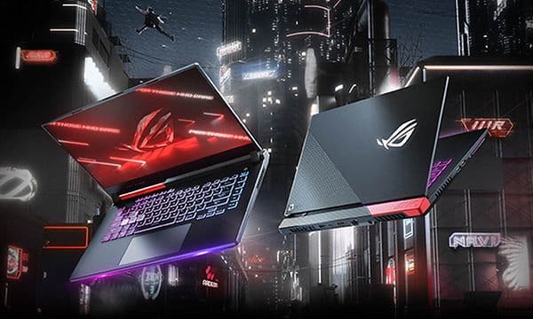 To ROG Strix G15 advantage edition bærbar gaming-PCer med et abstrakt bylandskap i bakgrunnen.