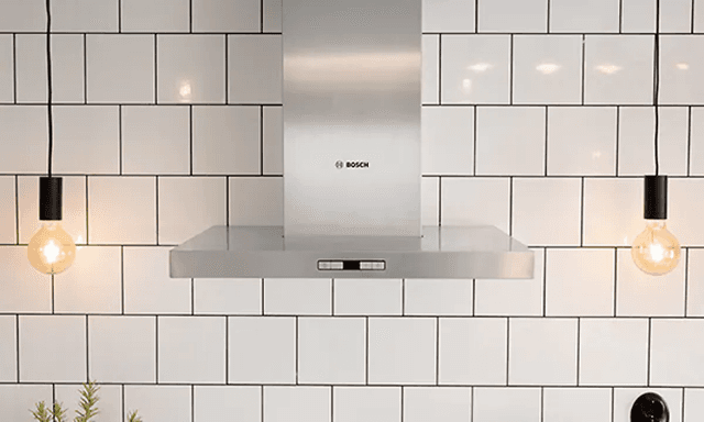 Silverfärgad köksfläkt från Bosch