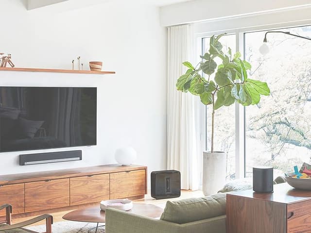 Sonos surroundsystem i stue