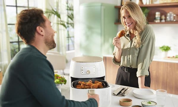 Philips Airfryer -kiertoilmakypsennin ja erilaisia ruokia