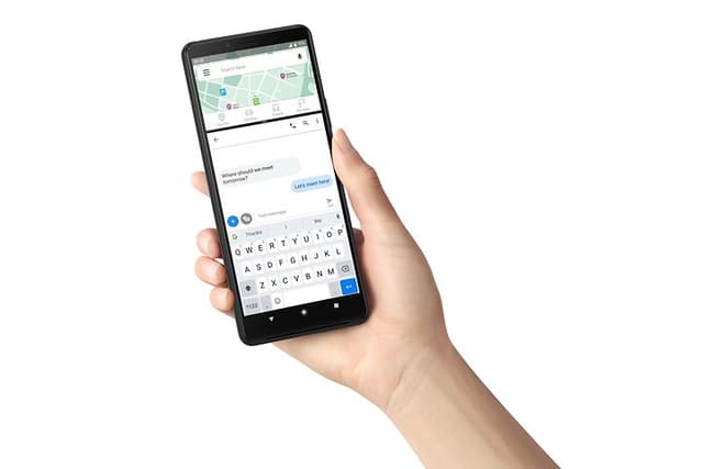 Android-telefon i hånd
