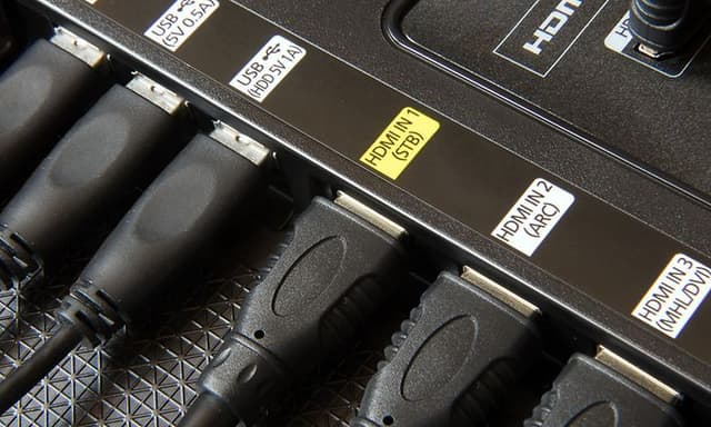 HDMI-kabler koblet til TV