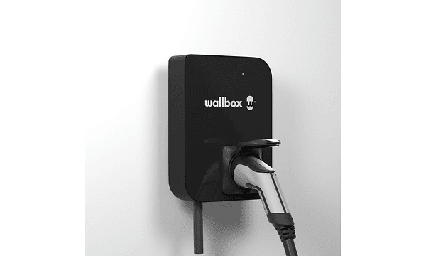 Wallbox Copper SB montert på vegg