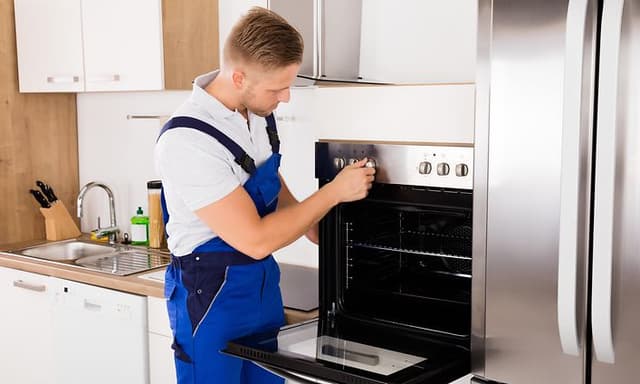 MDA-Ovens-Man kontrollerar en ugns funktioner