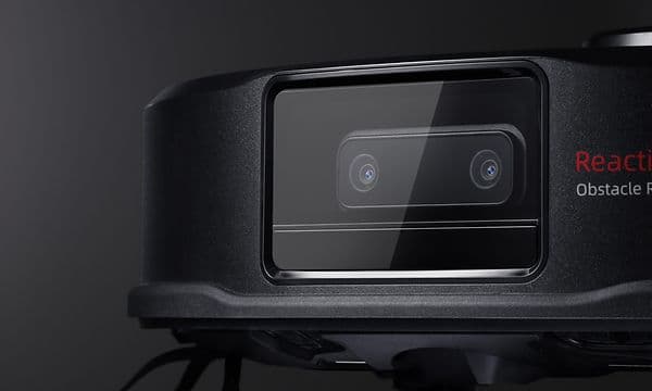Nærbillede af Roborock S6 MaxV-støvsuger med sort baggrund