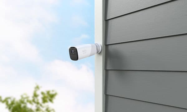 Eufy-kamera på veggen