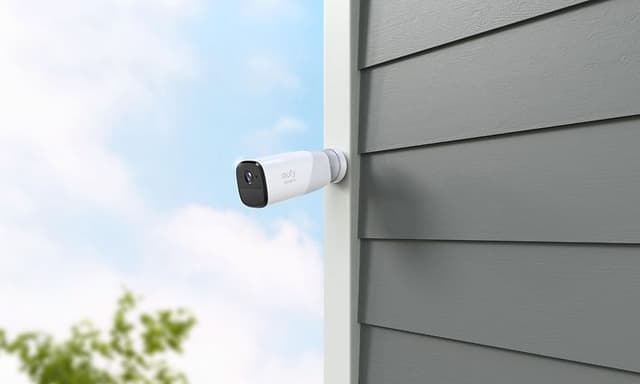 Eufy-kamera på veggen