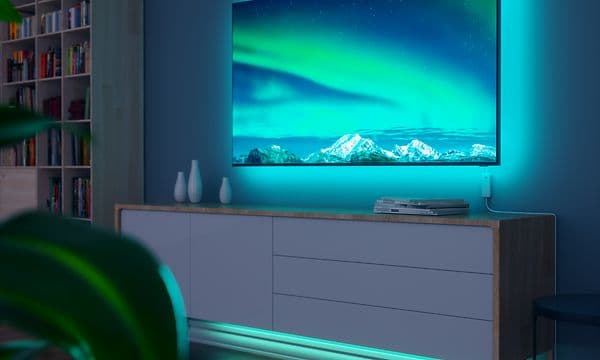 Blålys på skærm med Nanoleaf bag skærmen