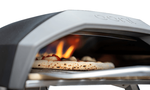 Pizza i en pizzaugn