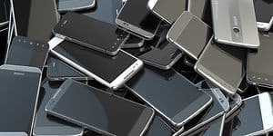 Telecom - Hvad skal man gøre med en gammel mobiltelefon - En bunke brugte smartphones