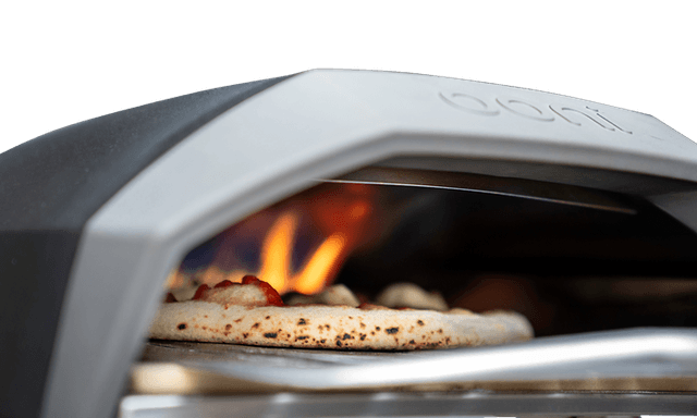 Pizzaa kuumassa pizzauunissa