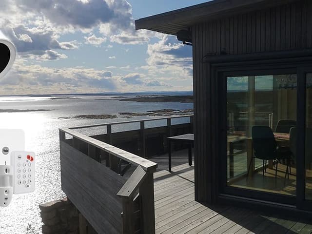 Sommerhus med smart lås og app-overvågning