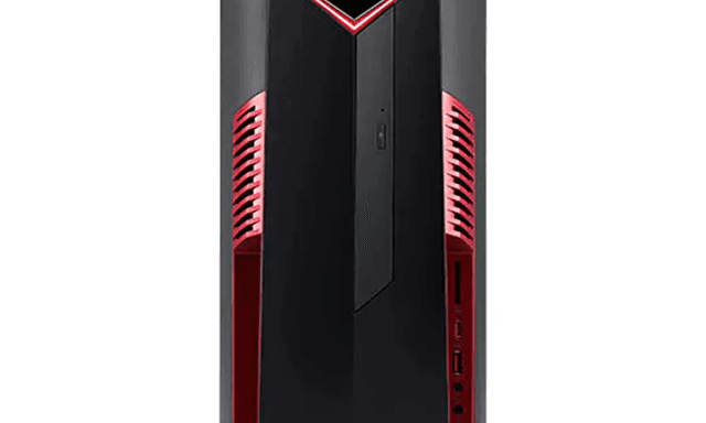 Stor svart Acer Nitro speldator med röda detaljer på sidorna, vit bakgrund. 