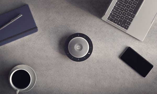 Jabra-Speak 750 på et kontorbord