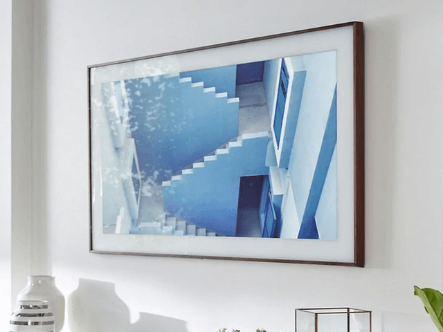 The Frame TV henger på vegg
