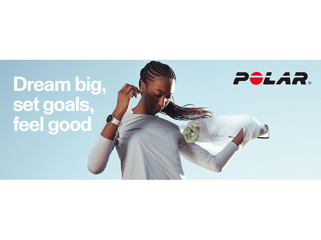 En Polar smartklokke på en ung kvinne med teksten Dream big set goals feel good