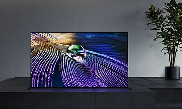 Sony-TV-A90J i en stue