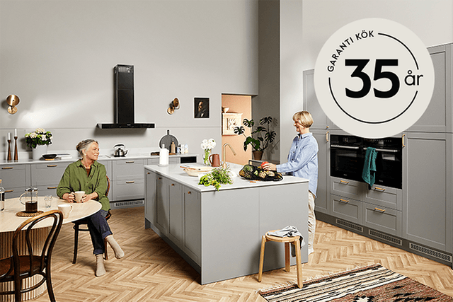 Two women in an Epoq kitchen and a 35-year warranty logo