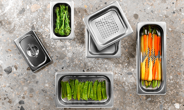 MDA-Ovens-Fresh vegatebales and fish in lunch boxes