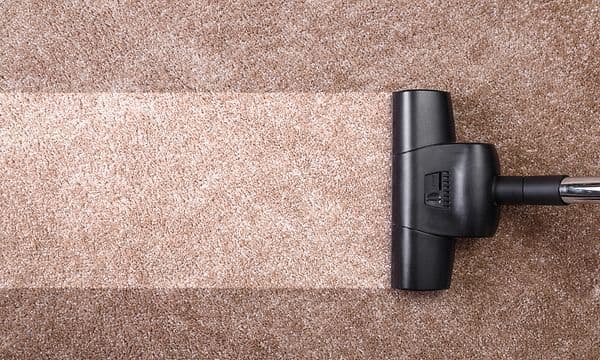 Et munnstykke til en tradisjonell støvsuger som støvsuger teppe rent i én linje