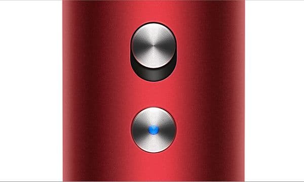 Et nærbillede af cold shot-funktion på en Dyson Supersonic hårtørrer