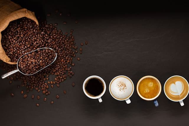 Kaffetrakter kjøpsguide: Kaffebønner og kaffekopper