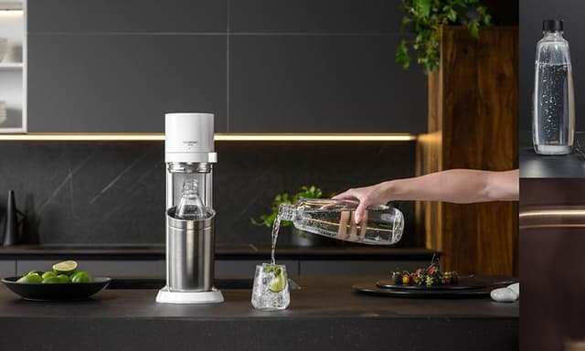 Tre billeder i ét med Sodastream-flasker som motiv