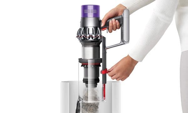 Illustration af Dyson V10 'Sigt og hæld' hygiejnisk tømning af støvbeholder