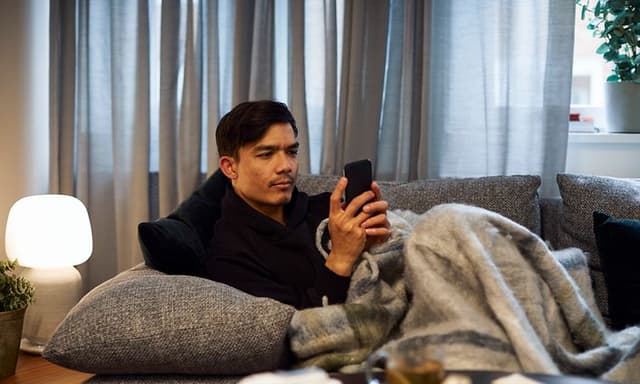 Få din gode døgnrytme tilbage: Mand styrer intelligent belysning fra sin mobil