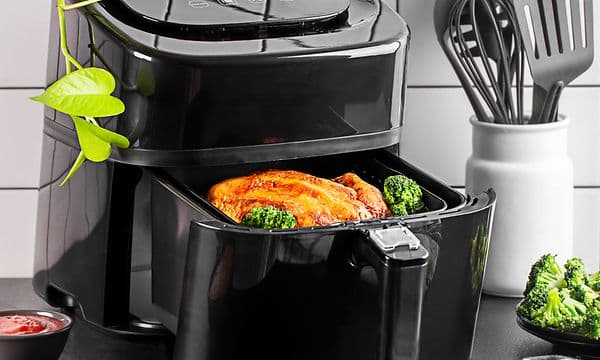 SDA-Cooking-Airfryer with chicken and vegetables inside