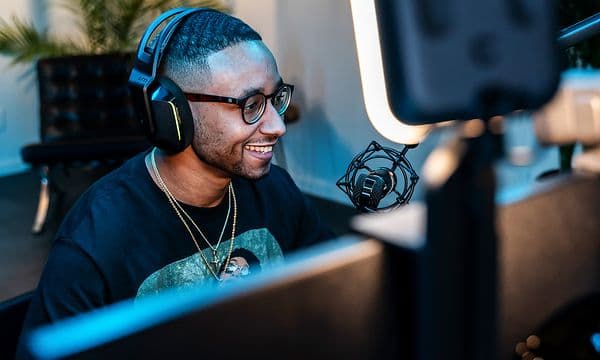 Logitech för innehållsskapare Litra Man som streamar
