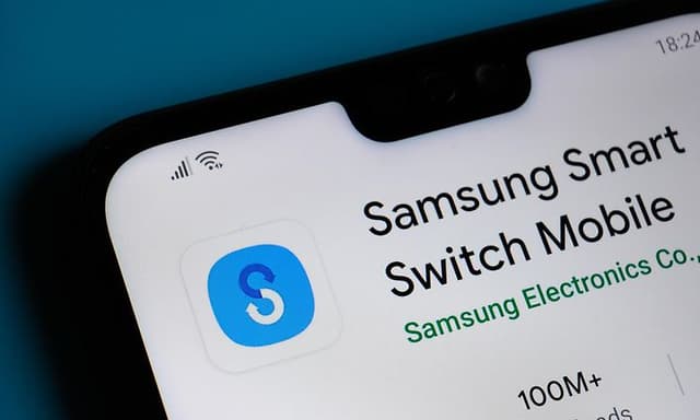 Samsung Smart Switch -sovellus puhelimen näytöllä