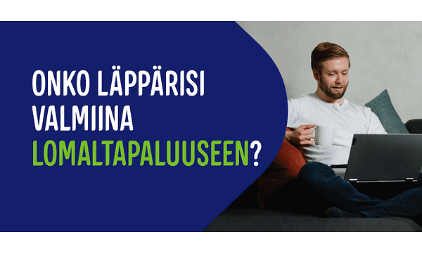 Mies istuu sohvalla kannettava sylissään ja vieressä mainosteksti Onko läppärisi valmiina lomaltapaluuseen?