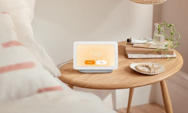 Google Nest - med en alarm sat til klokken 7