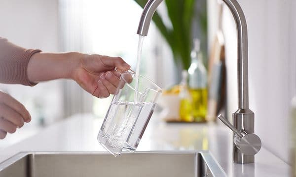 Filling a water container
