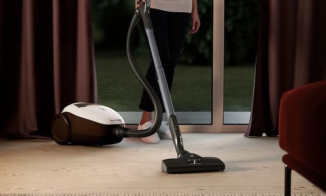 Woman vacuuming with a Pure D9 vacuum cleaner
