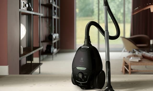 Electrolux Pure 9 plassert på et tregulv i en stue