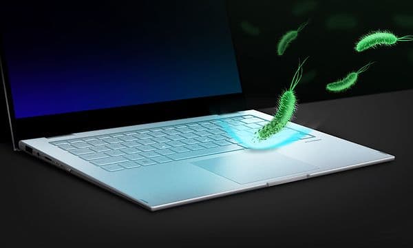 Tastaturet til en Vivobook S14 symboliserer dens antibakterielle egenskab