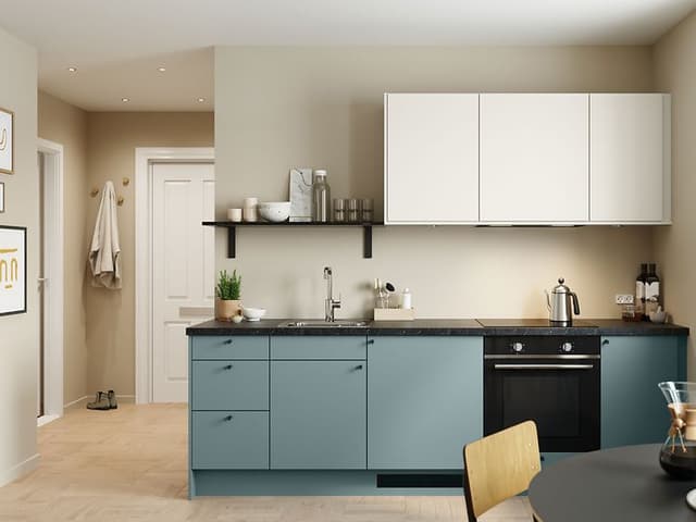 Epoq Trend Blue Grey kjøkken med sort benkeplate og hvite overskap