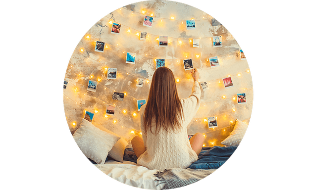 CS - Insurance - Girl sitting in forn of photo wall
