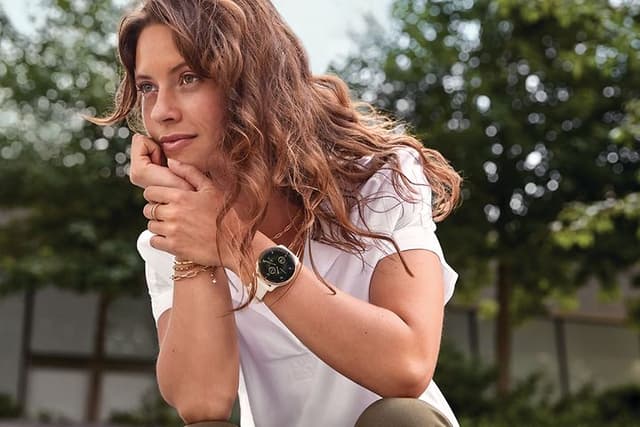 Garmin Venu 2 Plus på en kvindes arm