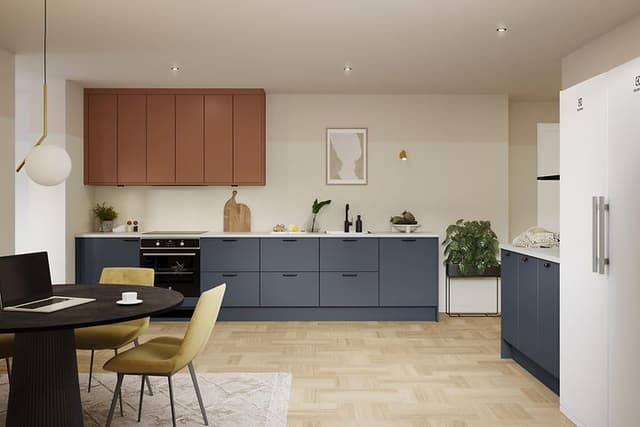 EPOQ kök i serien Trend BlueGrey och Sienna med vit laminatbänkskiva och svarta handtag och svart kran.