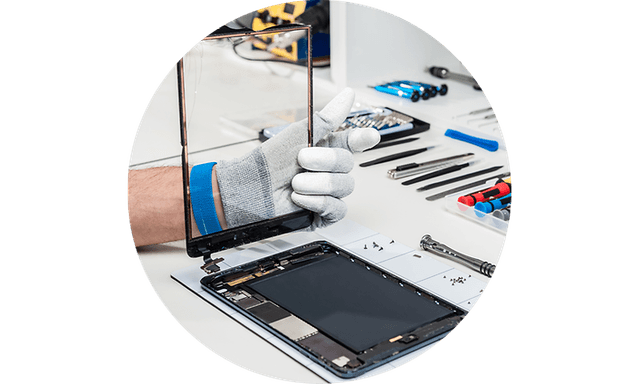 CS-Repair-Spara parts on a table